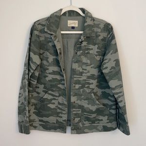Universal Thread Camo Shacket Size Small